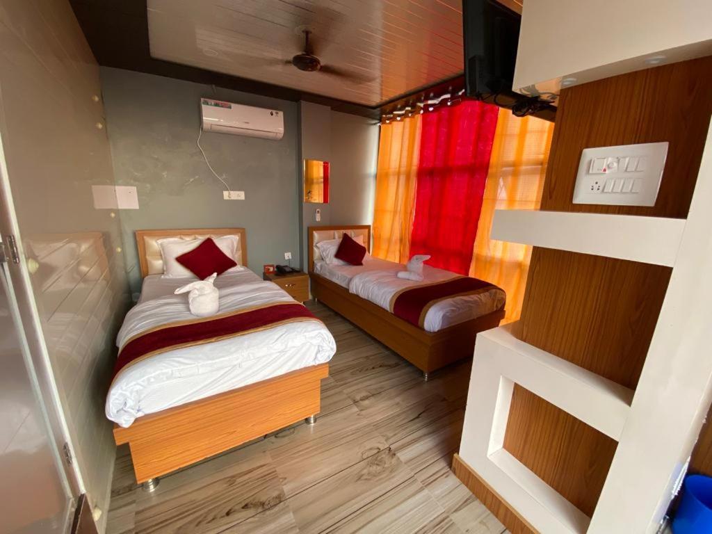 Hotel Kjs Inn Bahāsi 외부 사진