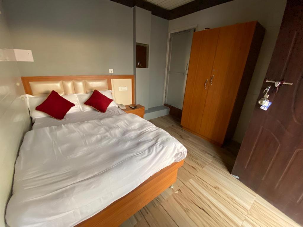 Hotel Kjs Inn Bahāsi 외부 사진
