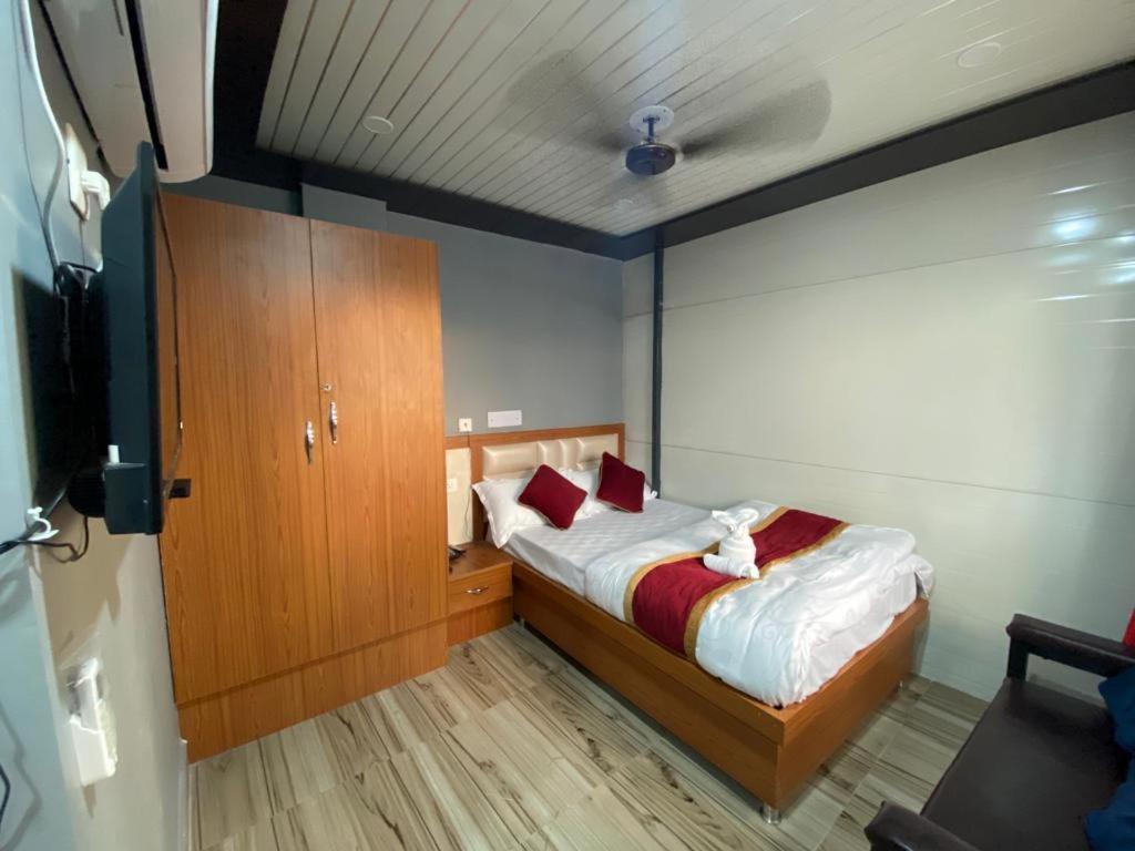 Hotel Kjs Inn Bahāsi 외부 사진